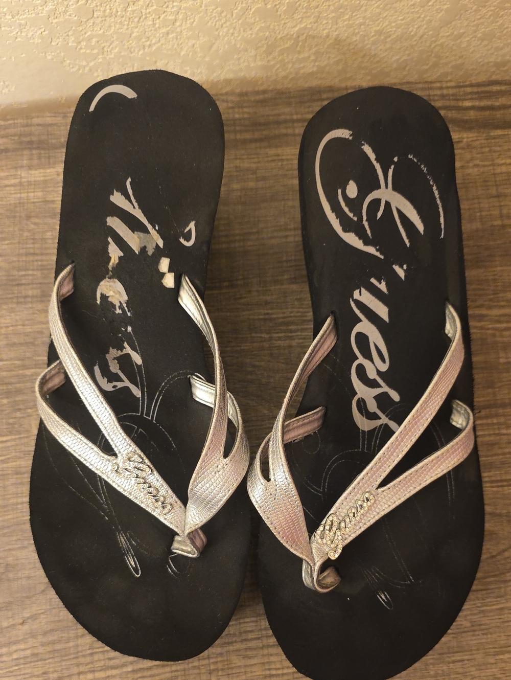 Guess Metallic Silver Strappy Women's Wedge Sandals Size 9